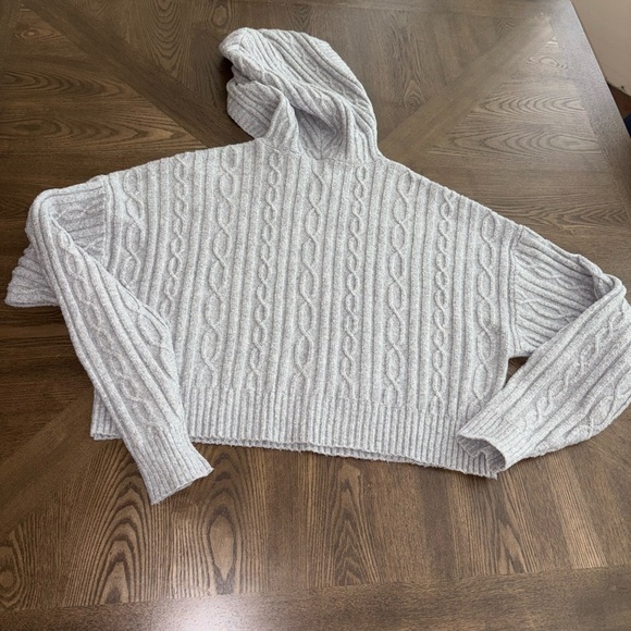 ALO Yoga Cable Knit Winter Bliss Cropped Hoodie Long Sleeve Gray - Picture 4 of 5